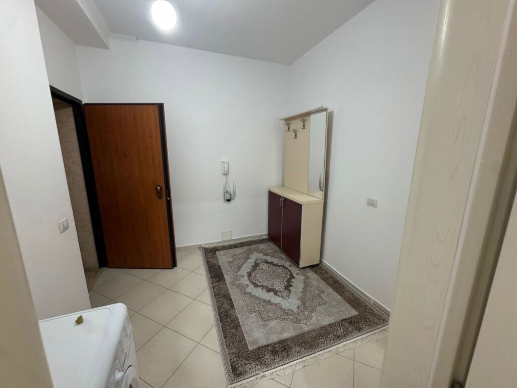 1+1 me qera te Liqeni Thate