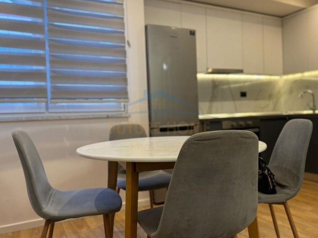 Shitet, Apartament 2+1, Rruga Mine Peza, Tiranë.