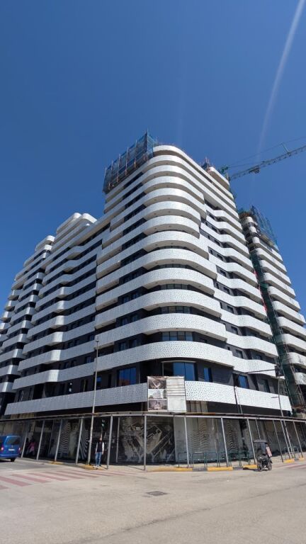 Shitet apartament 2+1+2 në Corner Residence