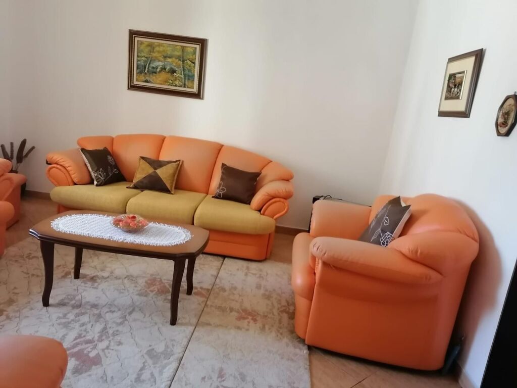 SHITET SHTEPI PRIVATE NE DURRES (PLAZH)