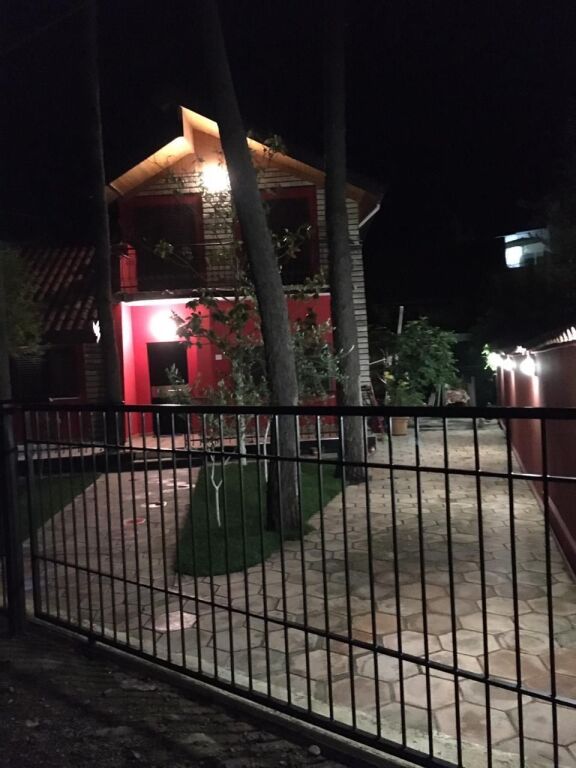 Shitet Vile ne Golem