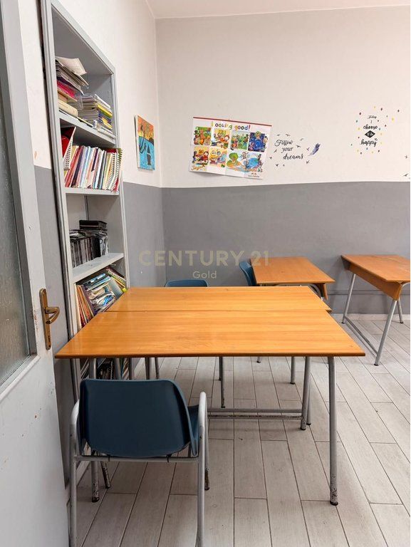 Jepet me qira Apartament 3+1 ne zonen me te kerkuar te tiranes. Ish Blloku , prane sheshit Willson