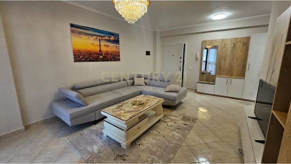 Shitet Apartament 2+1 pranë Markatës së Fruta-Perimeve , Durres !!