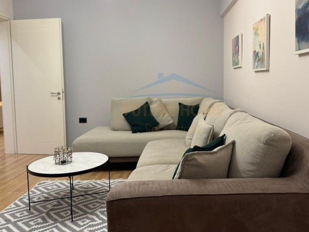 Shitet, Apartament 2+1, Rruga Mine Peza, Tiranë.