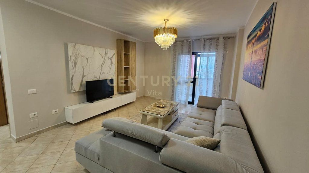 Shitet Apartament 2+1 pranë Markatës së Fruta-Perimeve , Durres !!