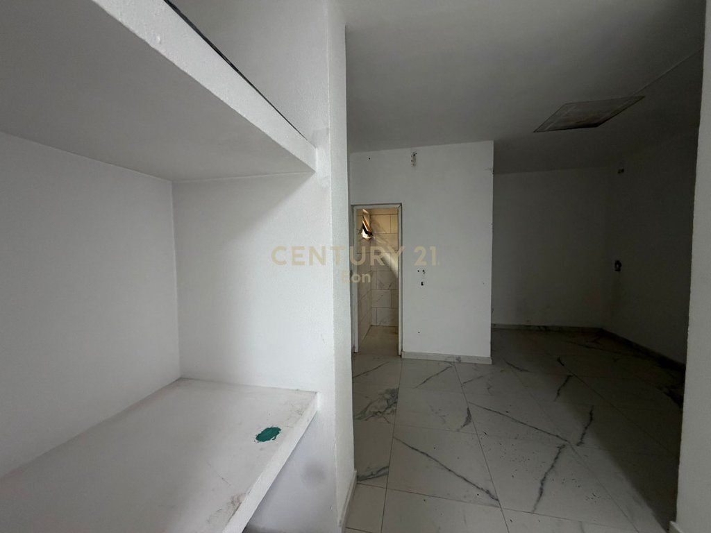 JEPET ME QIRA DYQAN PRANE MARKATES, DURRES !