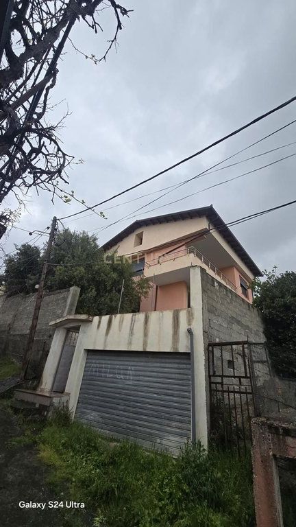 SHITET VILE NE QENDER TE DURRESIT !!!!!!!!! 300,000 € Sip. Totale  248m2