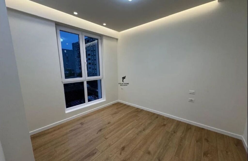 ZYRE ME QERA 58 M2 KOMUNA E PARISIT 1000 EURO FH-67705