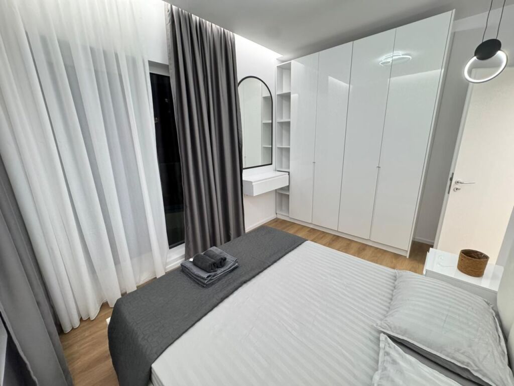 ✨ Appartamento 2+1 in affitto con parcheggio 🚗  📍 Indirizzo: Ali Demi, Complesso Kadiu 💰 Prezzo: 600.000 lek (incluso parcheggio)