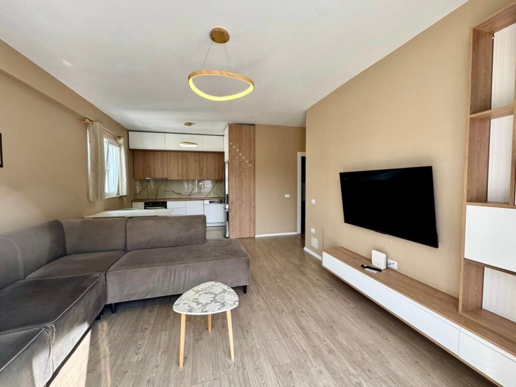 Liqeni Thate shitet 2+1+2