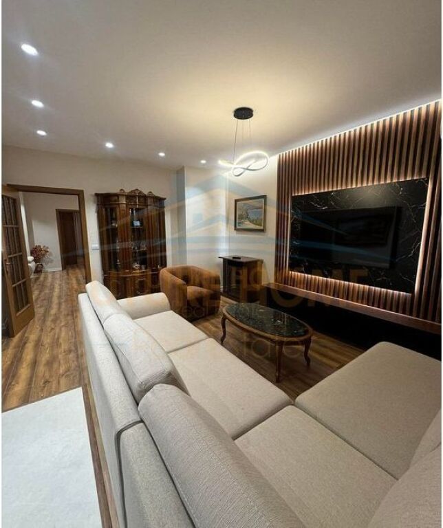 In vendita , Appartamento 2+1+2 , Via Mine Peza , Tirana