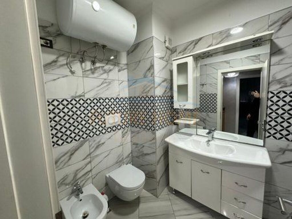 Shitet, Apartament 2+1+2, Laprake, Tirane