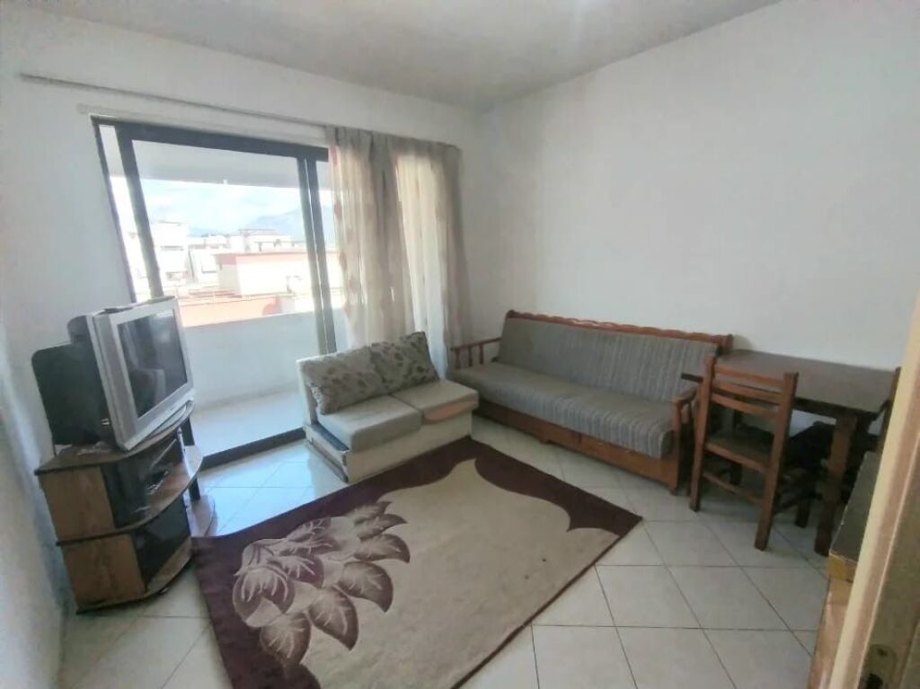 Jepet Me Qera Apartament 1+1+1 Ballkon