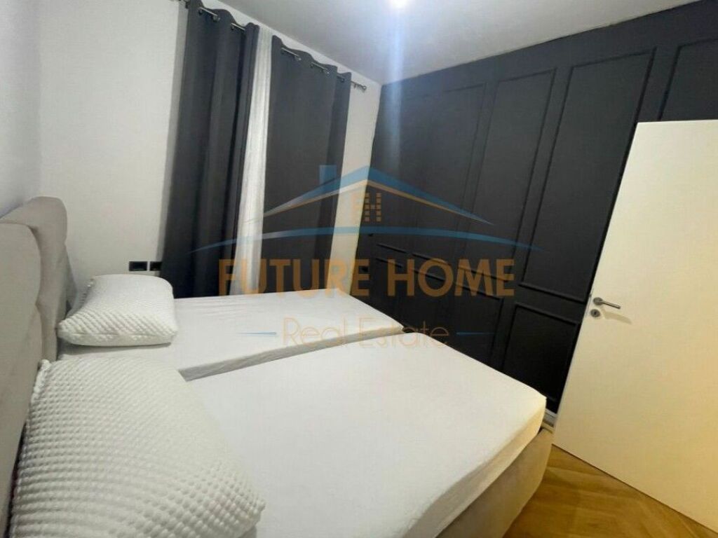 Shitet, Duplex 2+1+2, Myslym Shyri