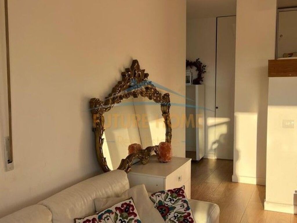 Shitje, Apartament Loft, Myslym Shyri.