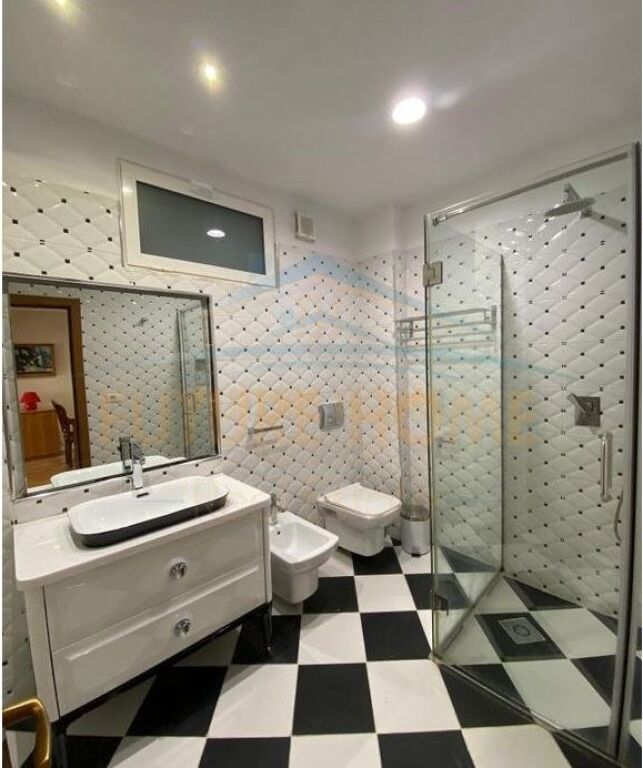 In vendita , Appartamento 2+1+2 , Via Mine Peza , Tirana