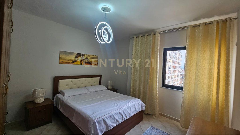 Shitet Apartament 2+1 pranë Markatës së Fruta-Perimeve , Durres !!