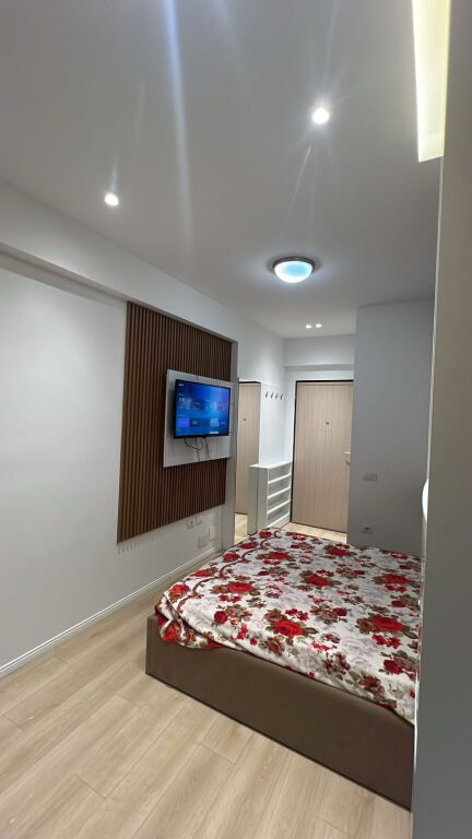 Gazonier me  Qera tek Liqeni Thate