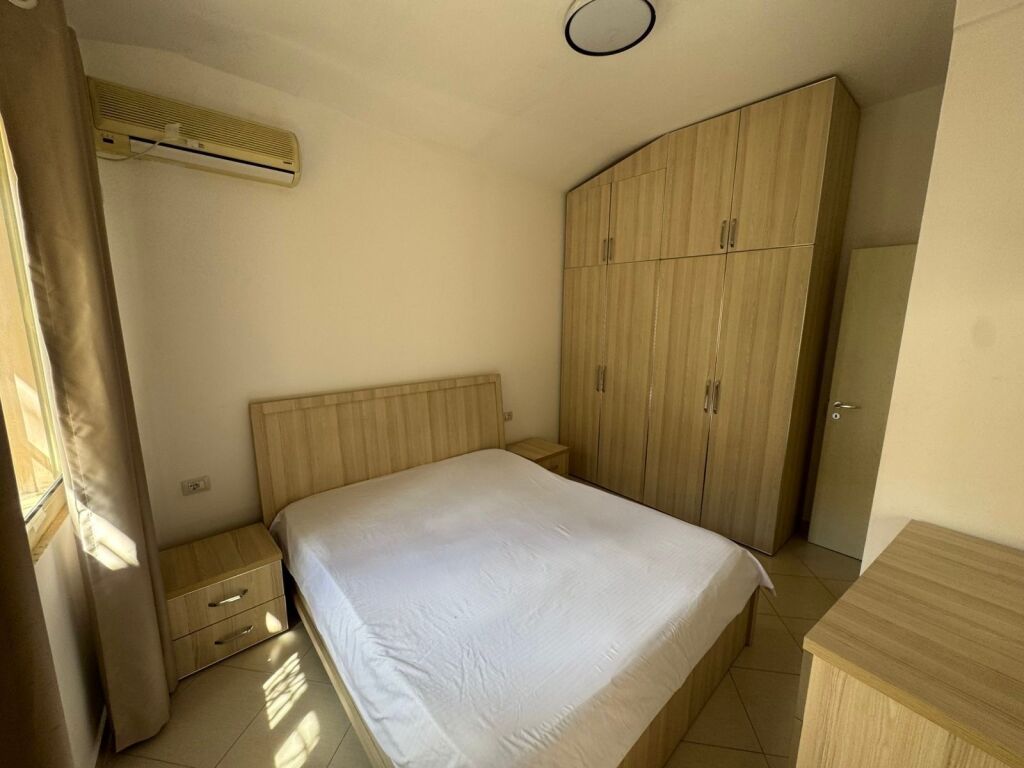 1+1 me qera te Liqeni Thate