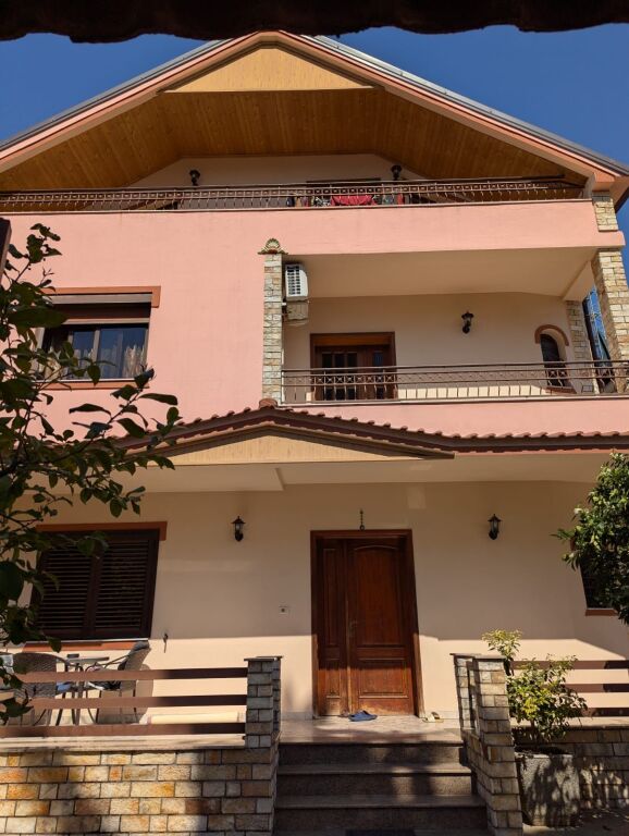 Shitet vile, Rruga Robert Naci, Don Bosko