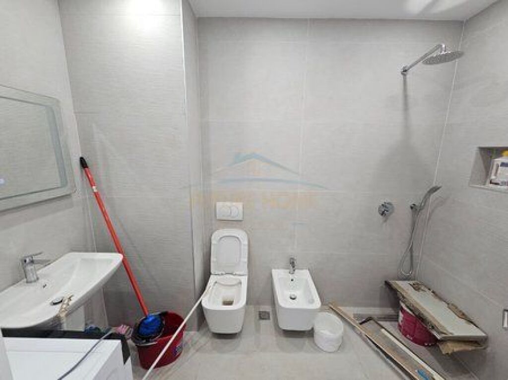 Shitet, Apartament 2+1+2 , Kompleksi Ndregjoni, Jordan Misja.