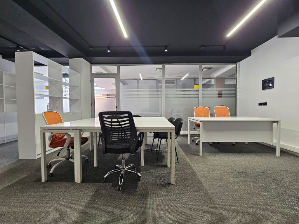 Jepet Ambient Zyre me qera te pazari ri, Tirane.