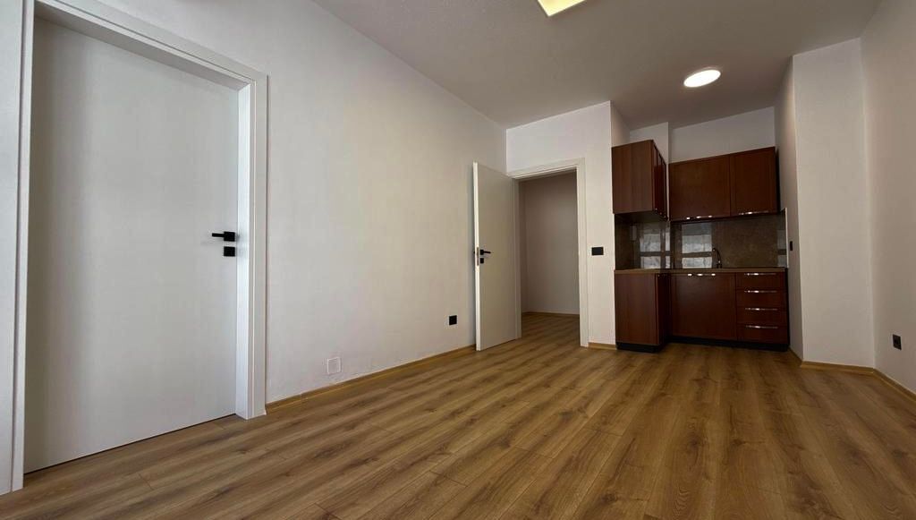 Apartament 1+1 me qira, Ish Ekspozita