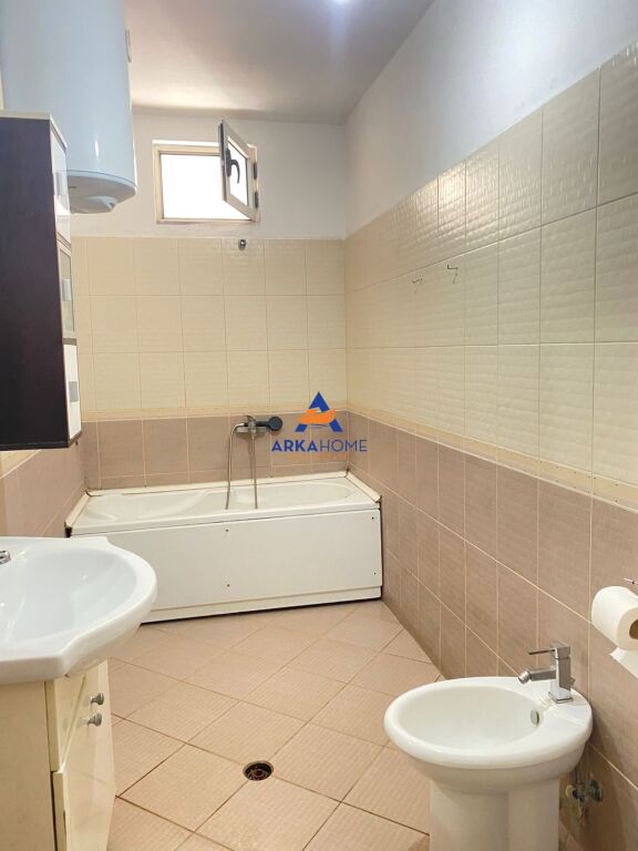 SHITET APARTAMENT 2+1+2+VERANDË "TE UNAZA E RE" 1900000 LEKE