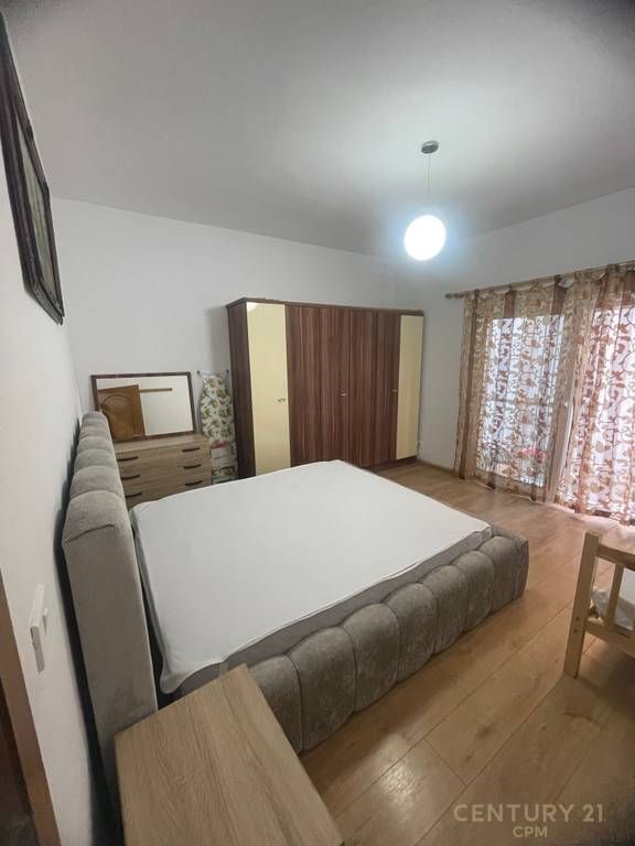 Affittasi 1+1 al Pazari i Ri, vicino a Optika Roma 600 € /Mese