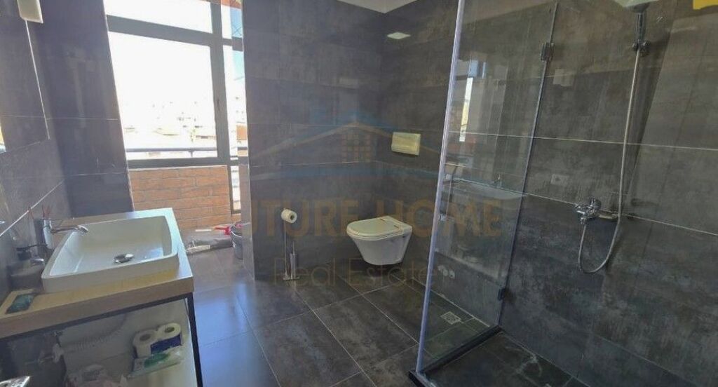 Shitet, Apartament 2+1+2, Blloku i Vilave Selitë, Tiranë