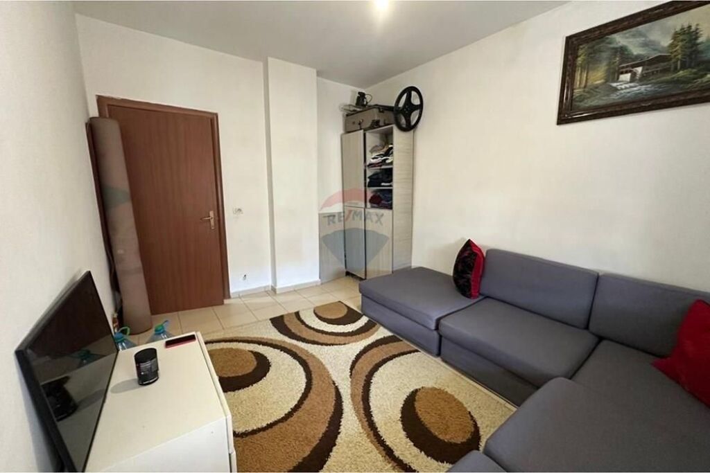 SHESIM APARTAMENT 2+1 PALLATET E VERDHA!