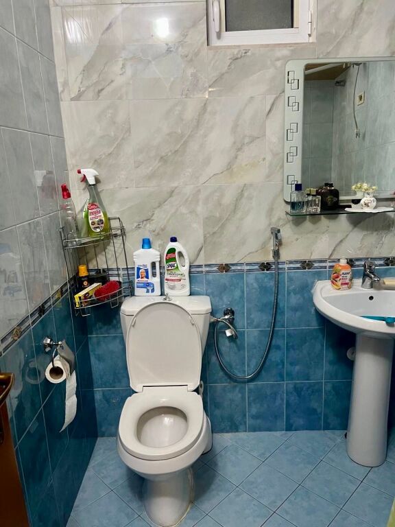 📣 QERA Apartament 2+1 Me 2 Tualete 📍Rruga e "Kavajes", Prane Kishes ✨
