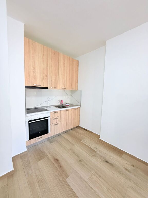 JEPET ME QERA APARTAMENT 2+1 TEK UJESJELLESI, DURRES