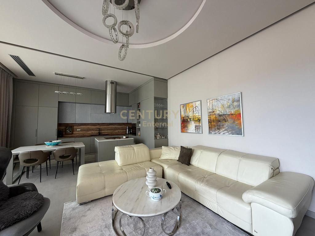 Shitet apartament 3+1 me parkim në Golden Park 3.