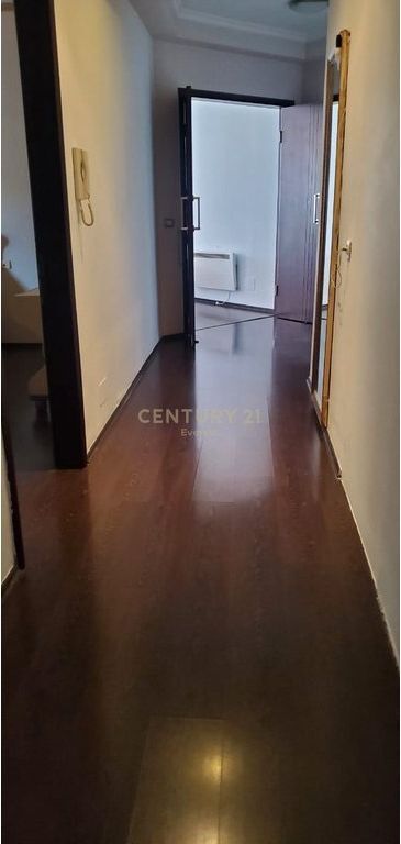 Shitet apartament 3+1+2 në zonën e Selitës, tek Rruga “Rrapo Hekali”.