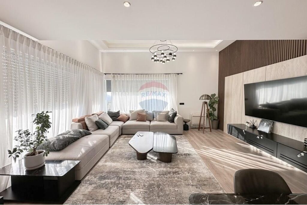 Vile Luksoze per qira te Long Hill !