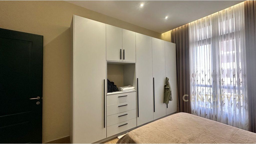 Appartamento in affitto con 2 camere da letto, 1 bagno e 2 posti auto, vicino al Giardino Botanico!