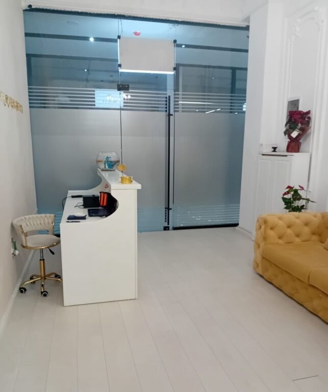 🏢 Locale in Affitto – Via Kavajës (Garden Building)