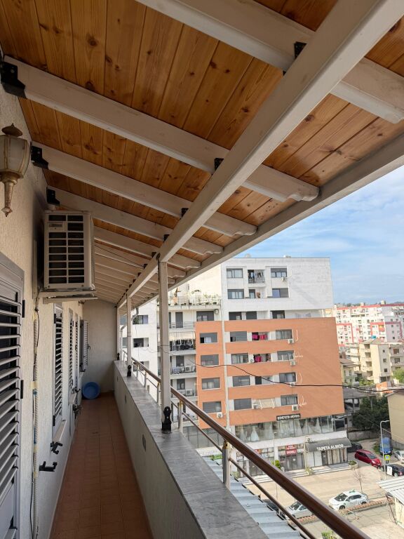 Shitet Apartament 2+1+2 në Astir