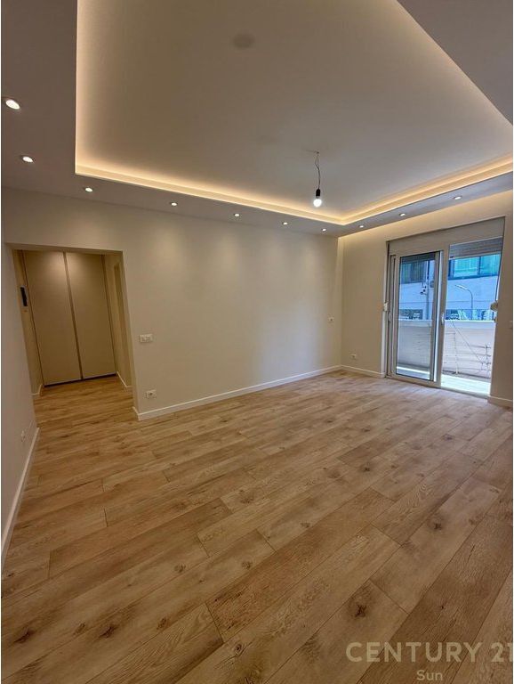 Apartament 3+1 Me Qira , Rruga Barrikadave