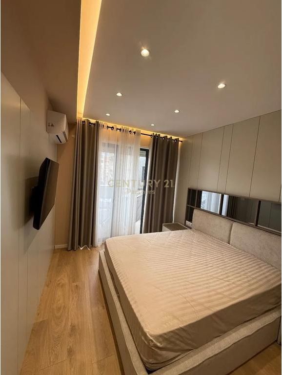 SHESIM APARTAMENT 2+1+2 ME POST PARKIMI NË RRUGËN E DURRËSIT!