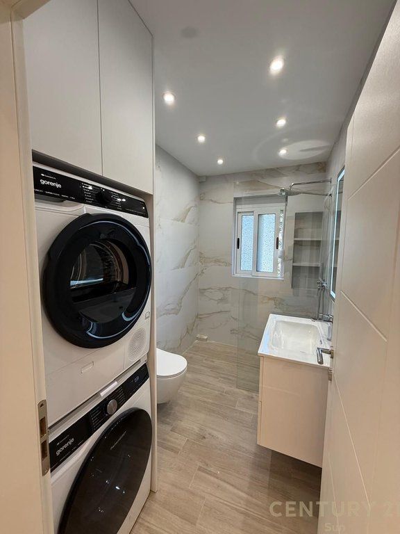 Apartament 3+1 Me Qira , Rruga Barrikadave