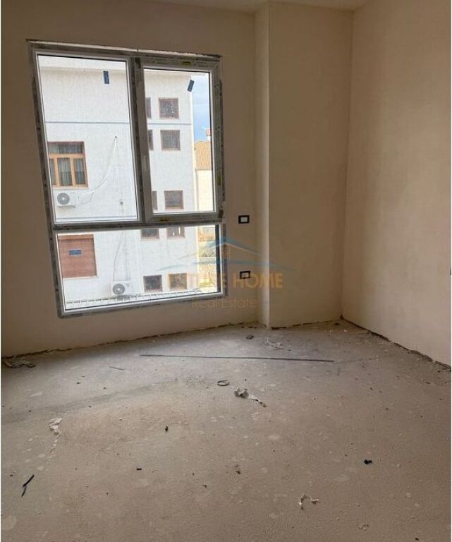 Shitet, Apartament 2+1+2, prane Fushës së Alidemit, Tiranë, Tiranë.