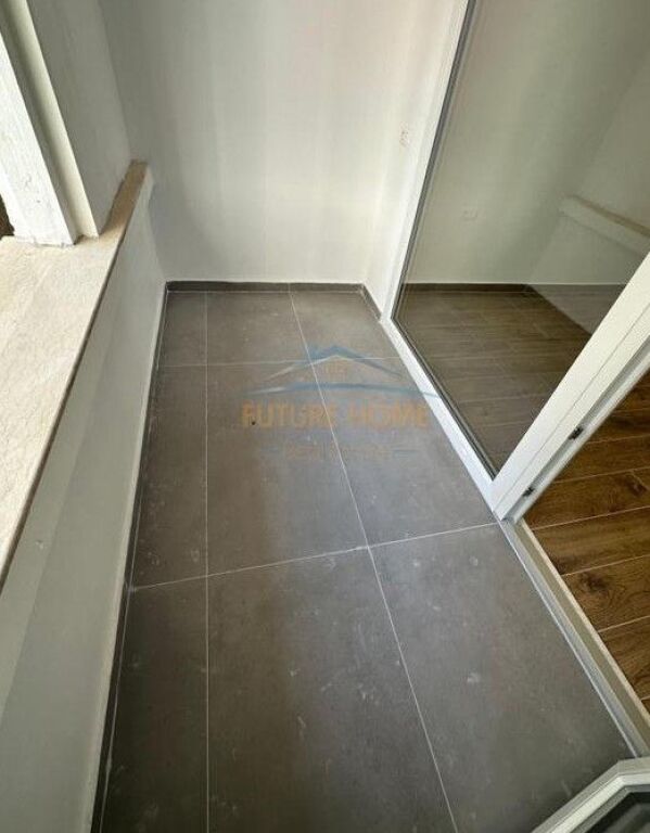 Qera, Ambient biznesi per zyra, Stacioni i Trenit, Tirane.