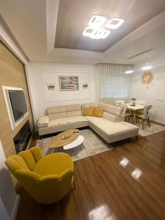 Liqeni Thatë 2+1 in vendita