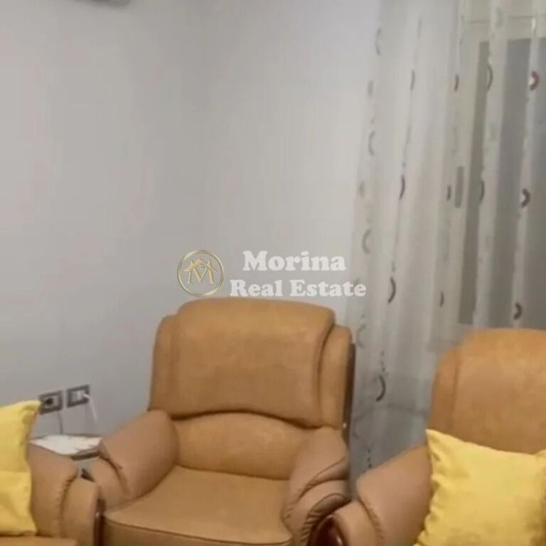 Qera | Shtëpi private 2 + 1 + Parkim | Rruga Jordan Misja | 550 €/muaj