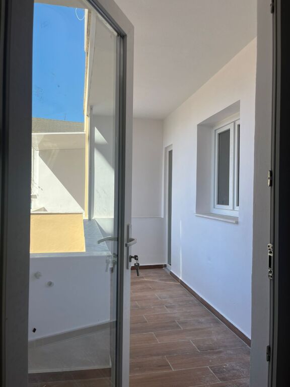 Apartament 1+1 në shitje – Rruga Todi Shkurti, pranë Ish Tregut Elektrik, Tiranë