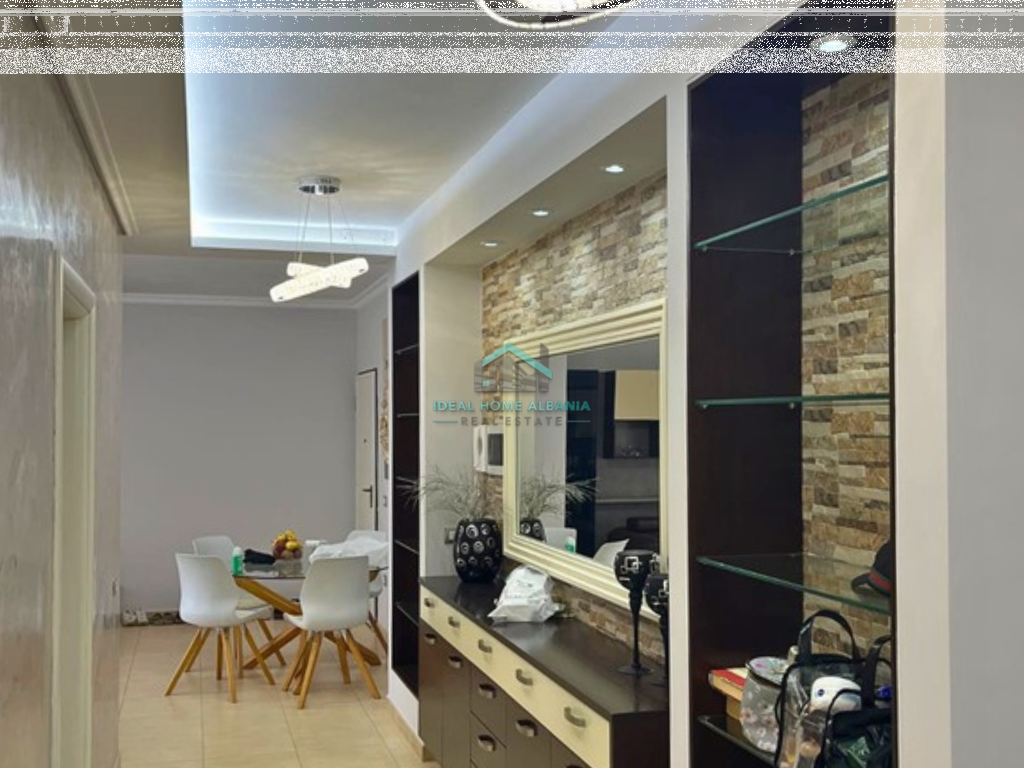 APARTAMENT 2+1 ME QERA – LUNGOMARE, VLORË