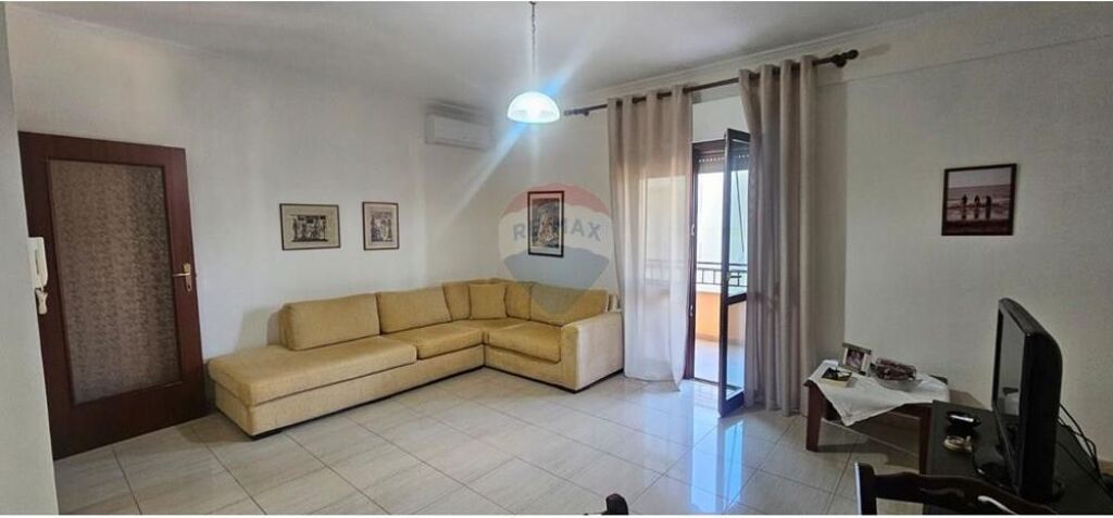 Appartamento 1+1 in Affitto a Komuna Parisit