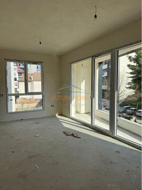 Shitet apartament 2+1+2 prane Fushes se Alidemit